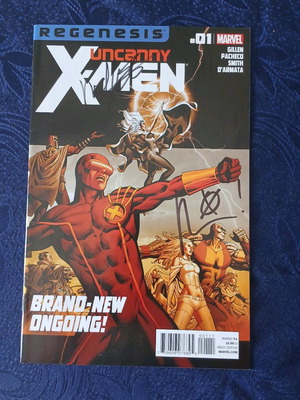 Uncanny X-Men #1 Marvel comic like new with two signatures
