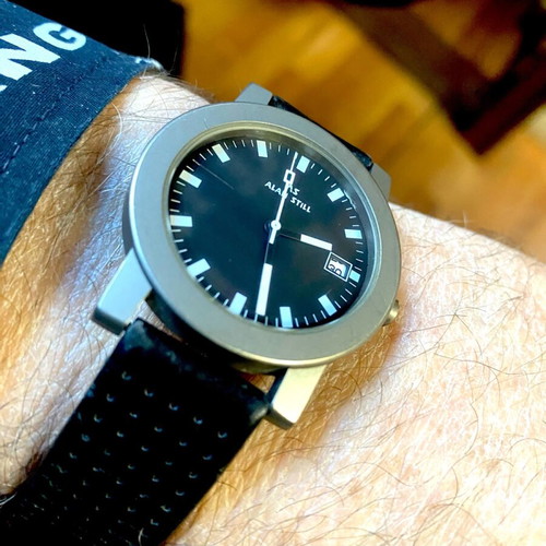 Titanium watch like new, black, 38mm with battery