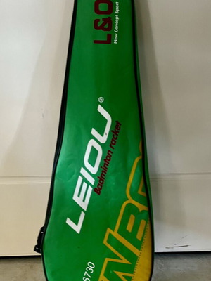 Little Fish 7 badminton racket with LEIOU carrying case