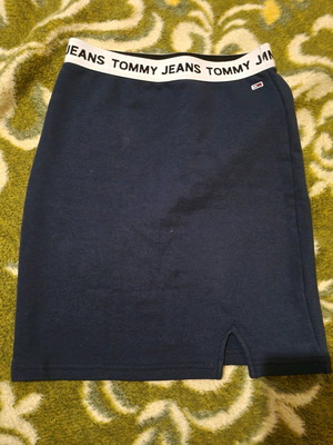 Tommy Hilfiger φούστα σε μπλε χρώμα xs νούμερο σαν καινούργιο