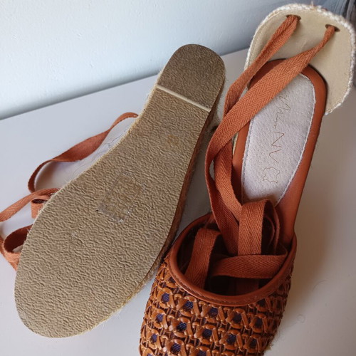 Envie platform espadrilles size 39 like new, tan color