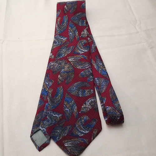 Silk tie 10cm like new, red with multicolor pattern