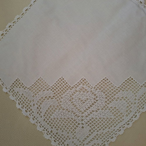Decorative white corners new, pack of 12 with mercerized thread