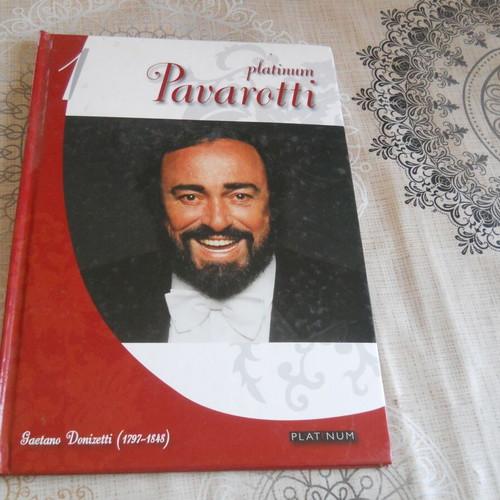 Platinum Pavarotti 1 CD book edition used, classical