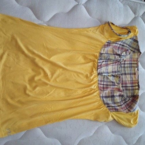 Vergi yellow t-shirt like new, size 2