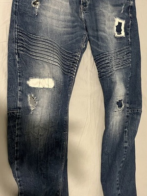 Brokers jeans μέγεθος 38 σε καλή κατάσταση με σκισίματα