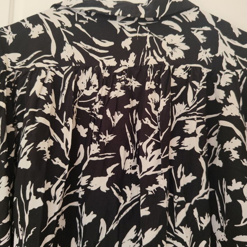 See U Soon Black Floral Short Sleeve Cropped Shirt Like New, Size L