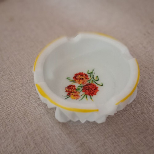 Vintage Milk Glass Ashtray Set 70s new