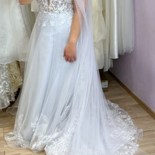 Wedding dress with veil, like new, size L 40 12, white