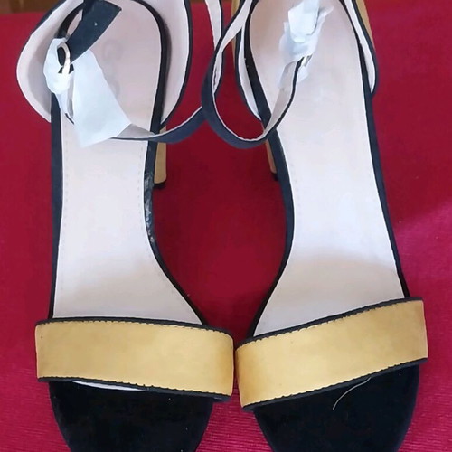 GOGO women's sandals new, size 40, mustard color, 10 cm heel