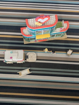 LEGO Friends hospital with ambulance, stretcher & 2 figures