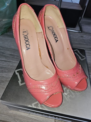 Pumps used, fuchsia patent leather, size 37