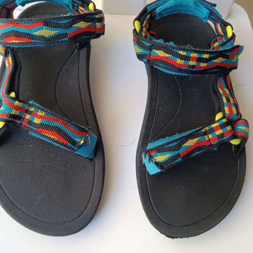Teva Hurricane XLT 2 kids sandals size 31 like new, multicolor