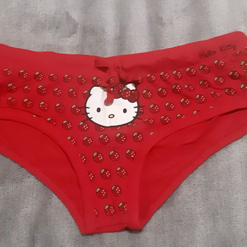 Hello Kitty Zara/Ousho Large cotton panties new, red with iridescent strawberries