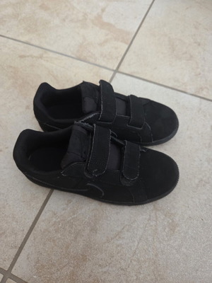 Nike αθλητικά παπούτσια νούμερο 31 σαν καινούργιο, μαύρα