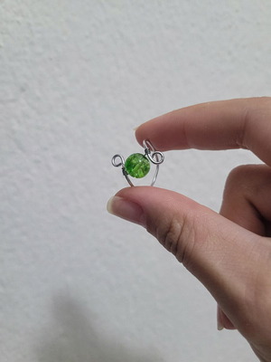 Wire ring with green glass bead handmade, like new