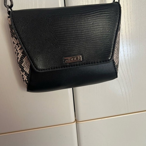 Doca Women's Shoulder Bag Like New Black White