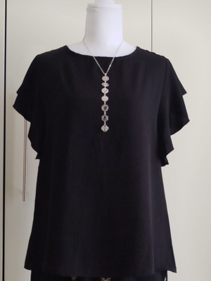 Black blouse like new, size medium, loose fit