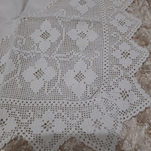 Set of 2 handmade table linens like new, white cotton