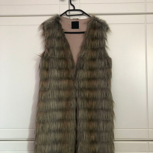 Fur vest Miho's never worn, snap button closure