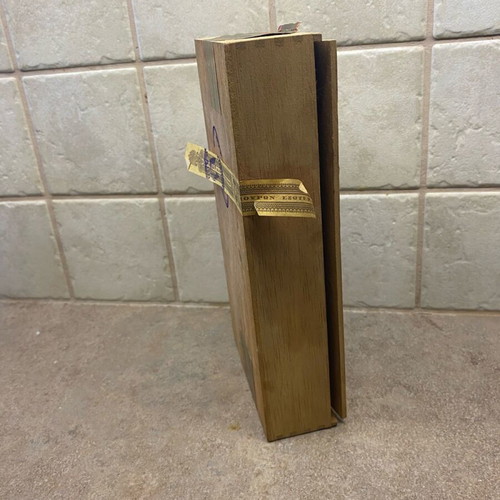 Agio cigar box used