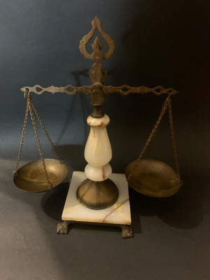 Διακοσμητική ζυγαριά αντίκα μεταχειρισμένη με μαρμάρινη βάση και μπρούτζινα στοιχεία