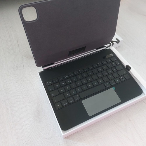Omoton KC012 Magnetic Case with Keyboard and Touchpad for iPad Pro 11" M4 New