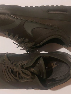 Nike athletic shoes like new, dark green, size 38