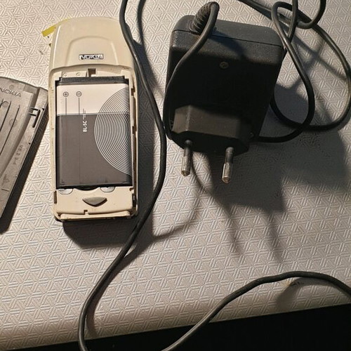 Nokia 6100 like new with charger and battery gold