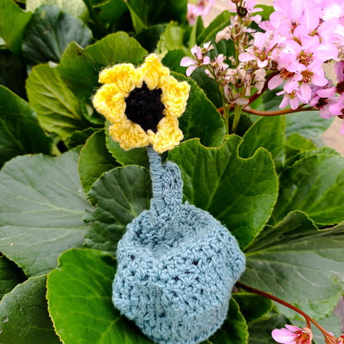 Knitted decorative handmade flowers new