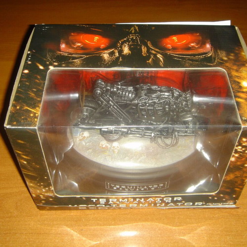 Terminator Salvation 2-Disc Limited Edition DVD Moto Terminator like new