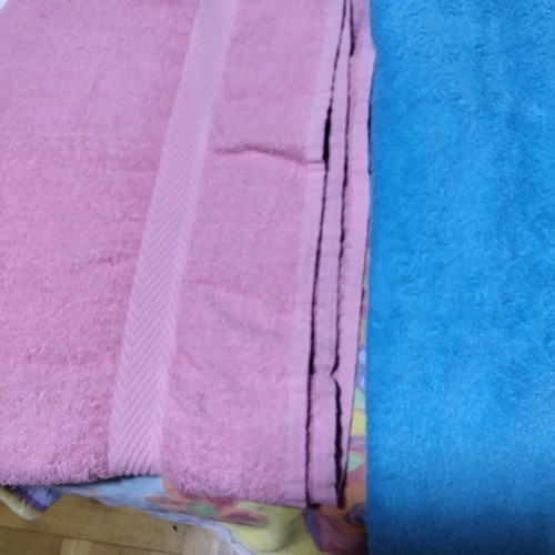 Bath towels set of 4, like new