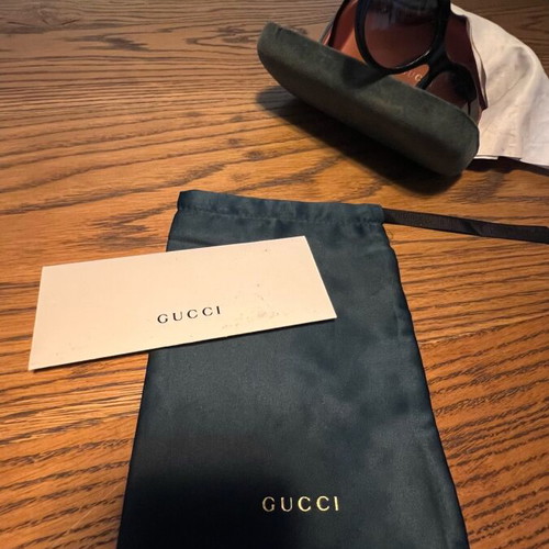 Gucci oversized sunglasses like new, black