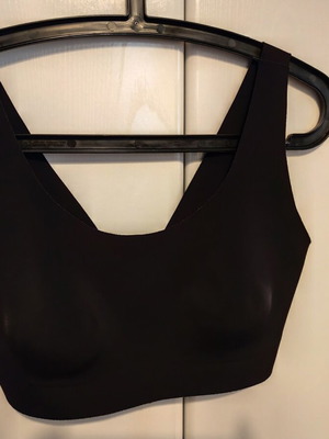 Seamless Admiral Laser-Cut Bralette black, like new, size L
