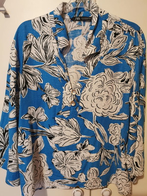 Zara floral blouse size M like new, linen blend