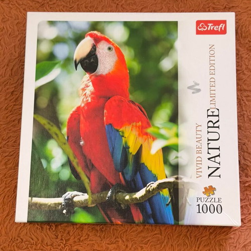 Puzzle 1000 pieces with parrot image