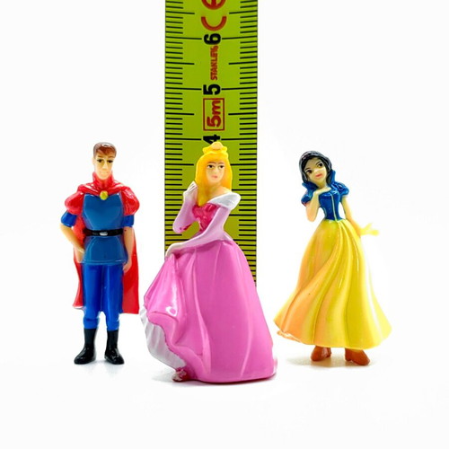 Kinder Surprise Disney Couples Princesses & Princes Figures Set like new