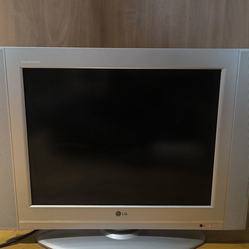 LG RZ-20LA70 20-inch TV used