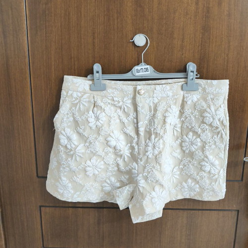 High-Waisted Floral Embossed Shorts new, beige, XXL