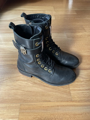 Tommy Hilfiger biker boots with gold details, size 38, black