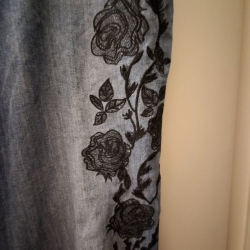 Simply Vera jeans by Vera Wang, soft fabric with elegant border design, size 16