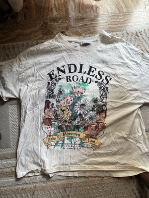 Bershka T-shirt used, size large, white and beige