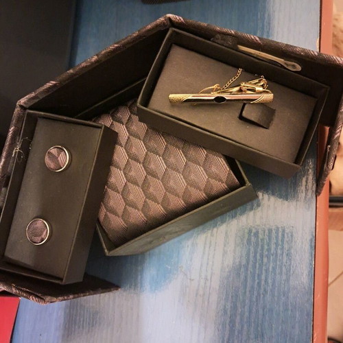 Tie and cufflinks gift set