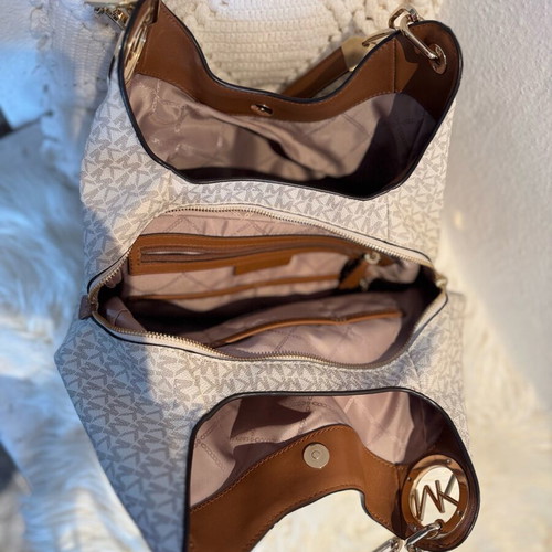 Michael Kors Lillie shoulder bag like new, white and brown