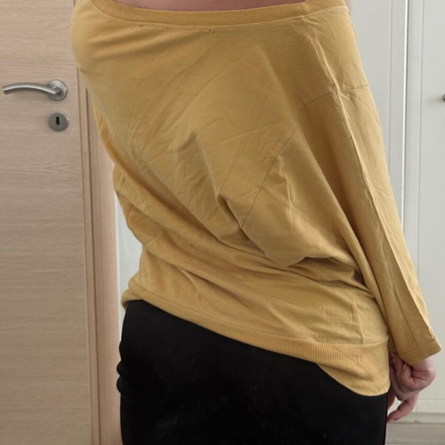 Attrattivo yellow blouse medium used with flower design