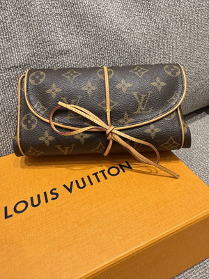 Louis Vuitton Monogram Jewelry Roll travel case like new, brown