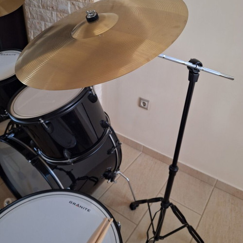 Granite Rock Beat Black Drum Set like new with cymbals and accessories