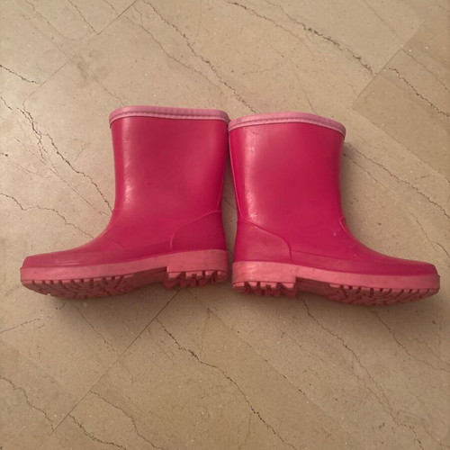 Pink rain boots used, size 30, fits up to 32