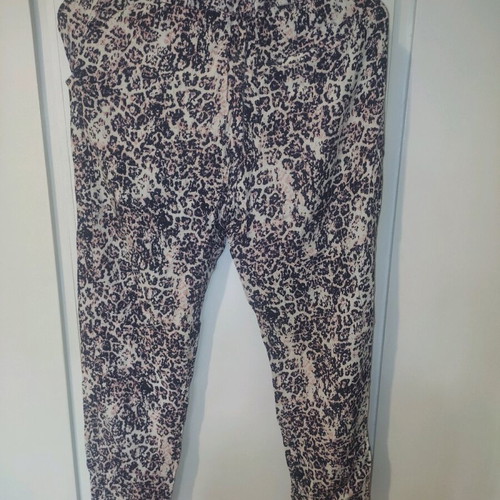 Summer pants used, medium size Bershka with purple and pink details