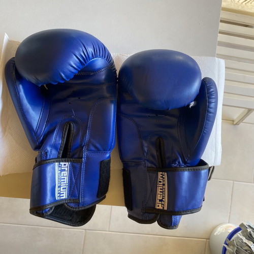 Nike Machomai 2 boxing set like new with gloves and bandages